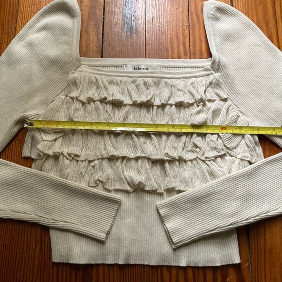 *Sold* Tiered ruffle front top size S/M - Picture 10 of 11